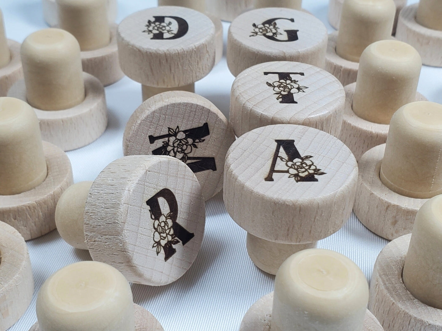 Floral Letter Wine Stopper, Synthetic Cork Wine Bottle Stopper With Laser Engraved Wood Top, Flower Letter, 19.5mm Fits Standard Wine Bottle